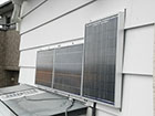 壁面設置のソーラー発電パネル