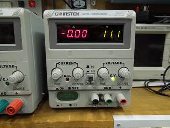 自作したFT-817用内蔵リチウムイオンバッテリーの充電特性を測定 自作したFT-817用内蔵リチウムイオンバッテリーの充電特性測定(定電圧電源の設定)