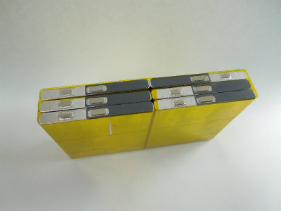 日立マクセル角型リチウムイオン電池　FT-817用組立手順5　6本の電池が1ブロックになりました。